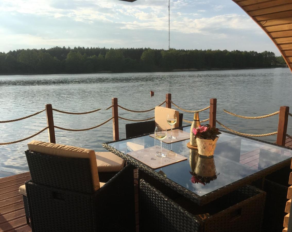Готель Houseboat Slesin Екстер'єр фото
