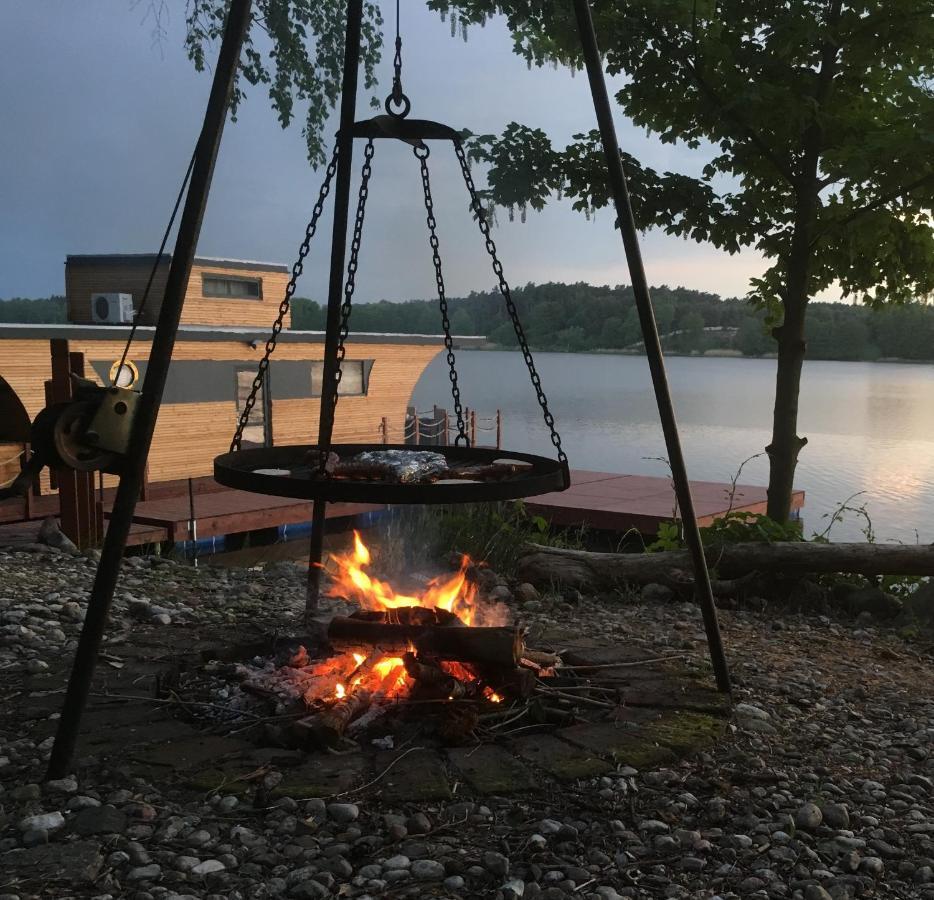 Готель Houseboat Slesin Екстер'єр фото