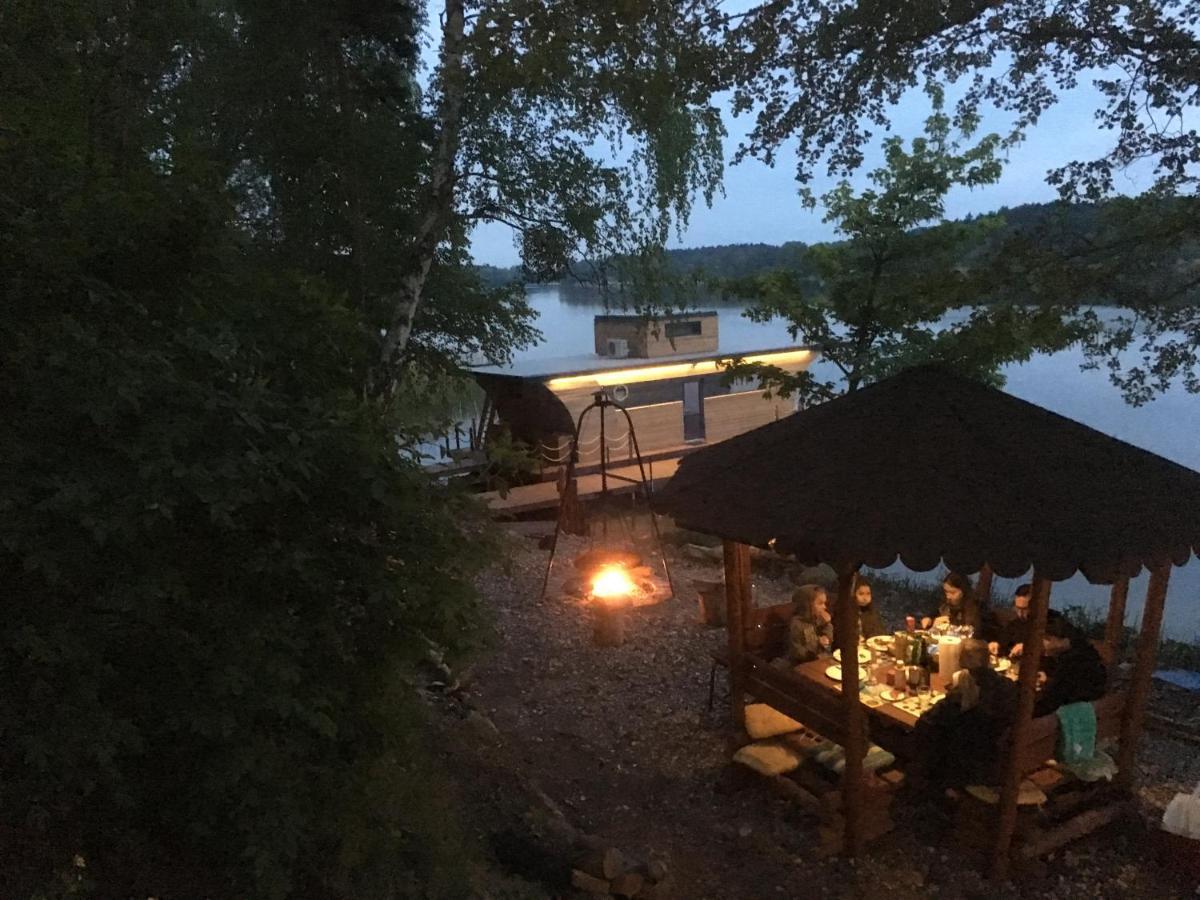 Готель Houseboat Slesin Екстер'єр фото
