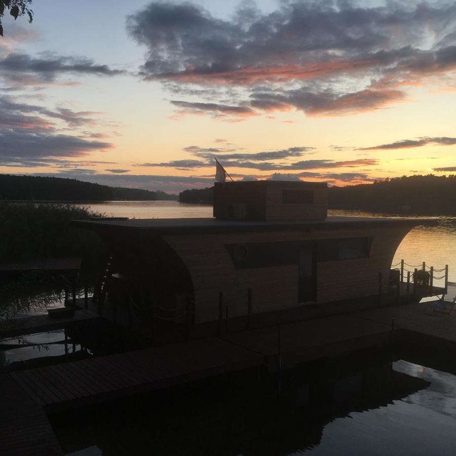 Готель Houseboat Slesin Екстер'єр фото